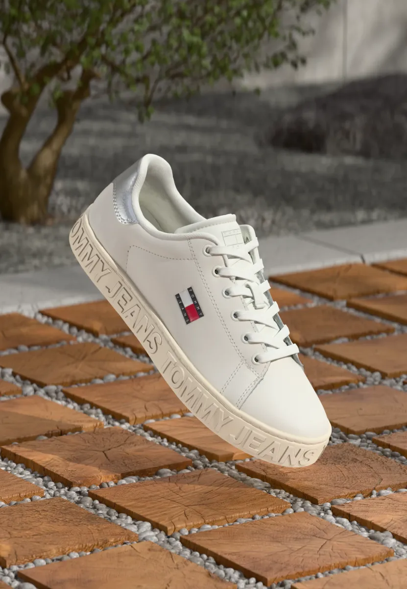 LOGO OUTSOLE - Sneaker low - ecru/silver-coloured