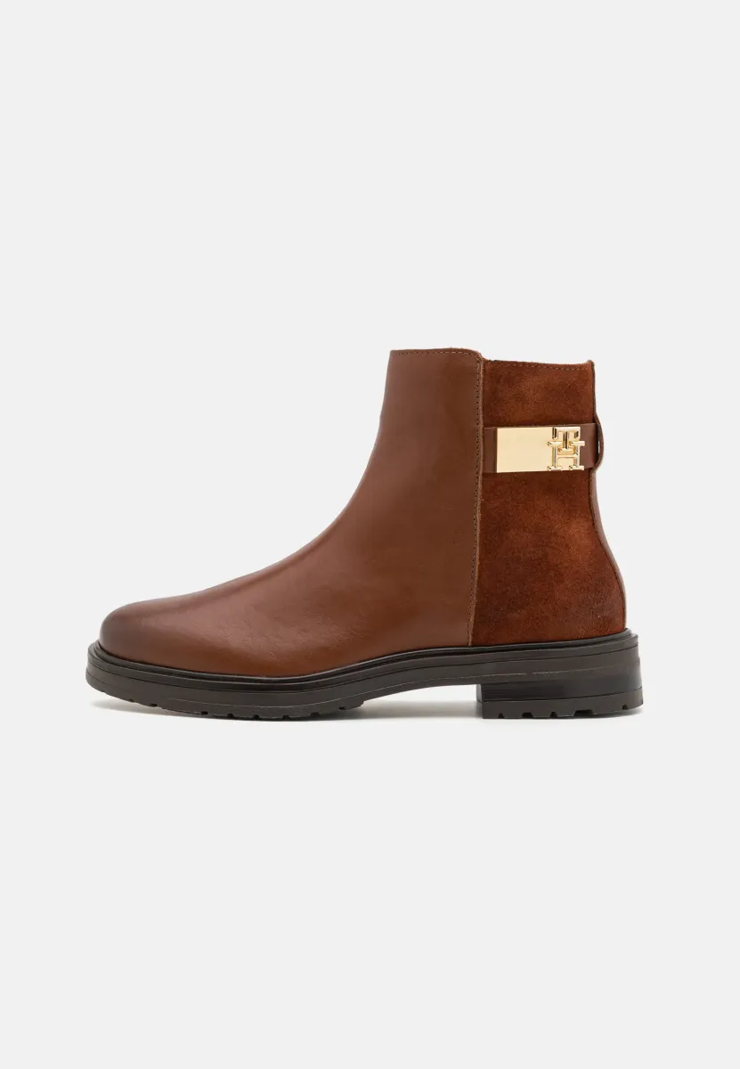 LOGO  - Stiefelette - cognac brown