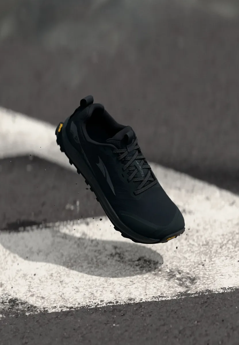 LONE PEAK 9 - Laufschuh Trail - black
