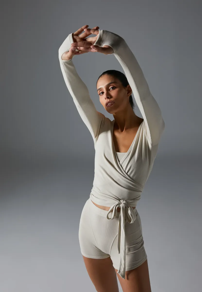 LONG SLEEVE YOGA WRAP TOP - Langarmshirt - beige