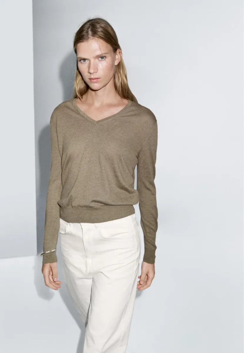 LONG SLEEVES WITH V-NECK - Strickpullover - green