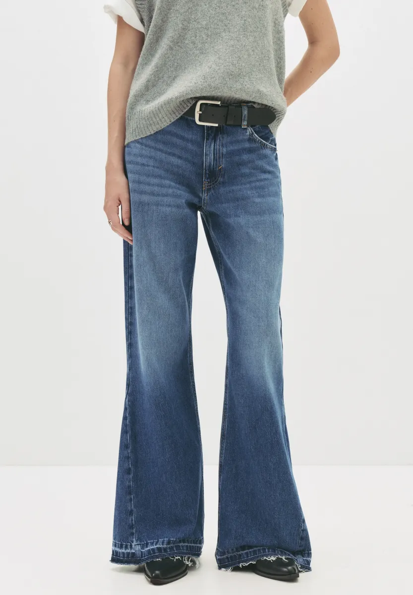 LOOSE BELL BOTTOM - Flared Jeans - blue denim