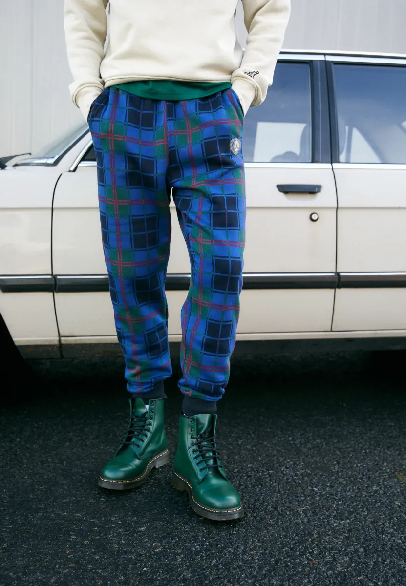 M J ESS HOL FLC PANT - Jogginghose - noble green