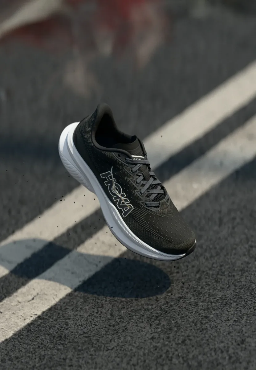 MACH 6 - Laufschuh Straße - black/white