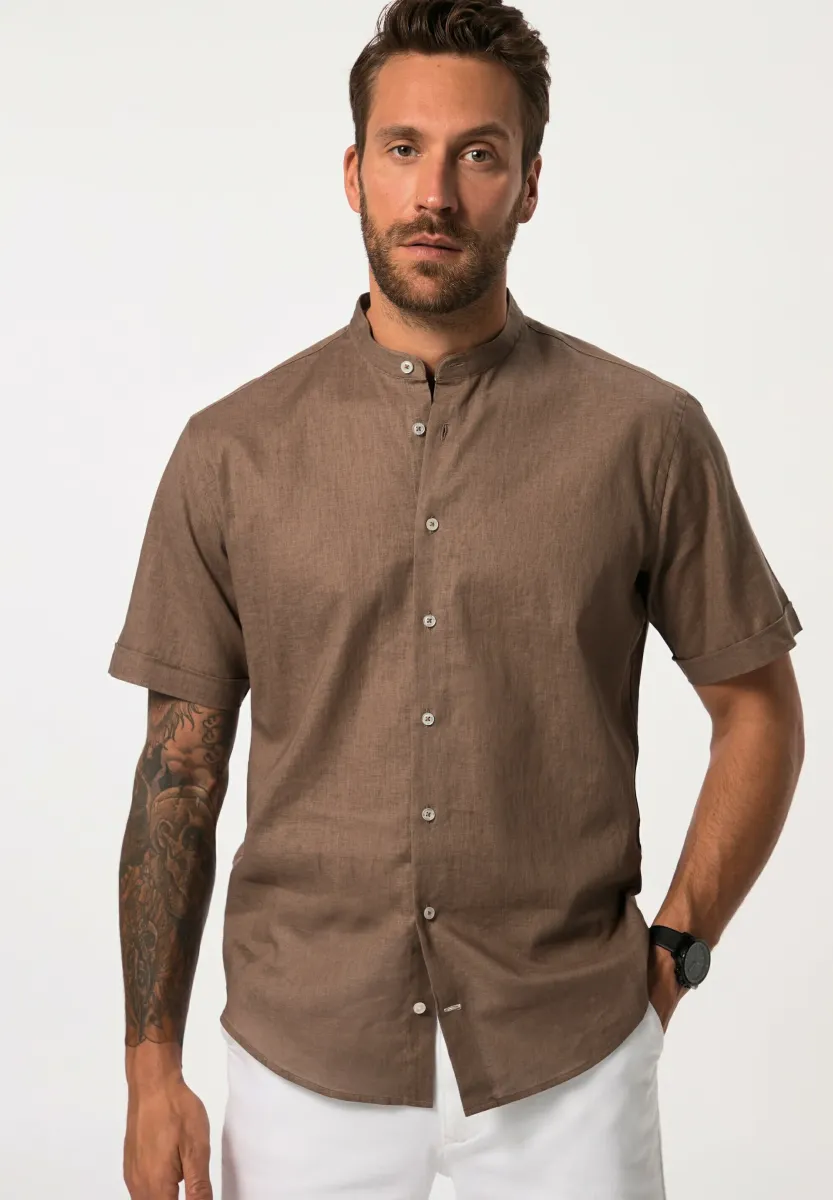 MANCHES COURTES ET COL OFFICIER. COUPE MODERN FIT. - Hemd - brown