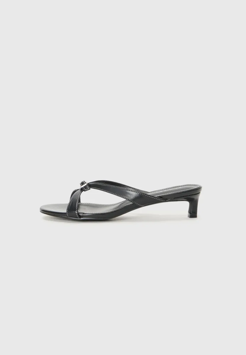 MANYA - Riemensandalette - black