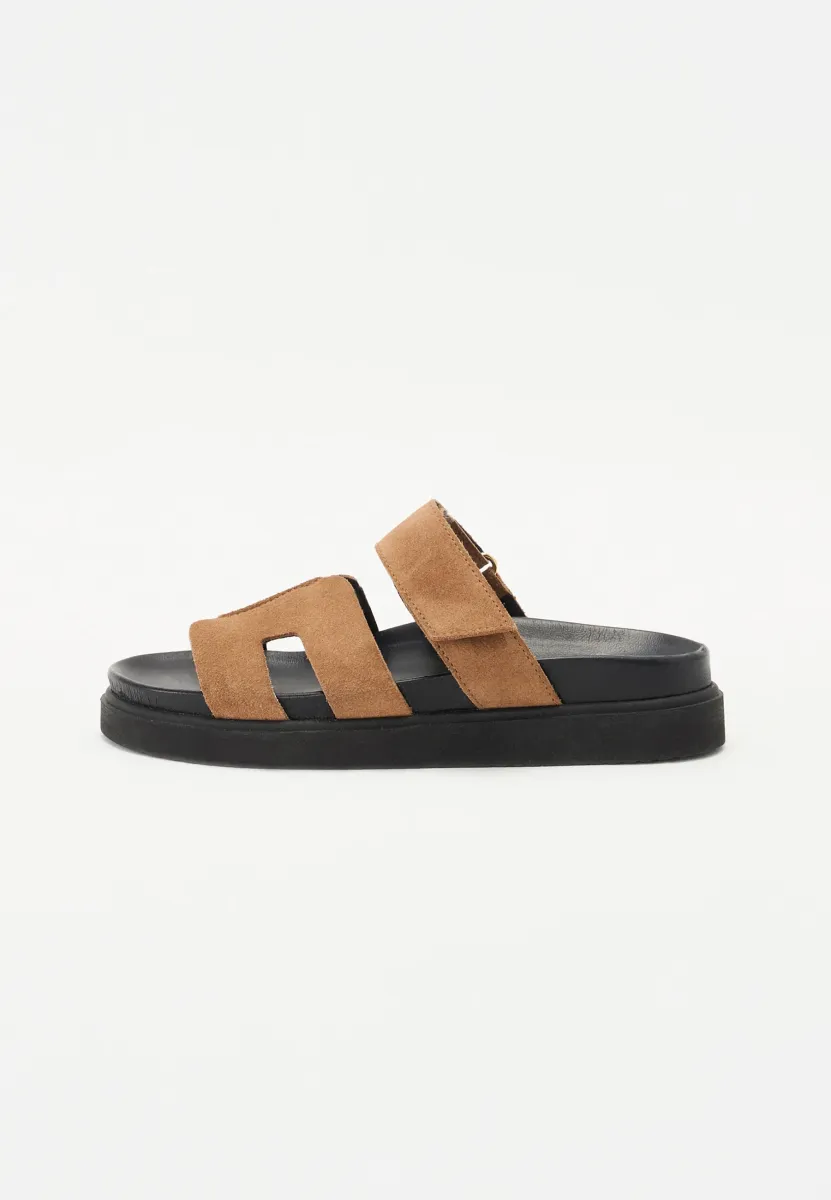 MARU - Pantolette flach - taupe