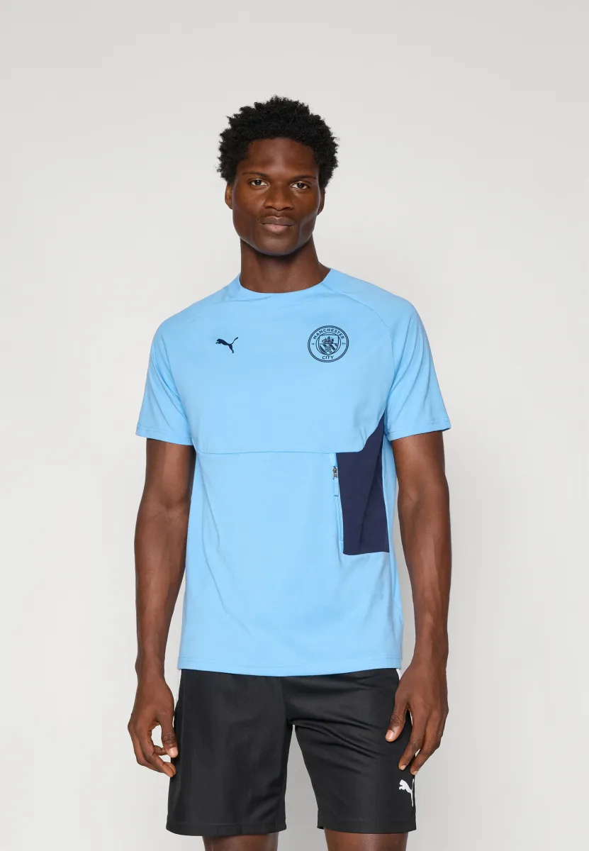 MCFC PUMATECH POCKET TEE - Vereinsmannschaften - deep navy/team light blue