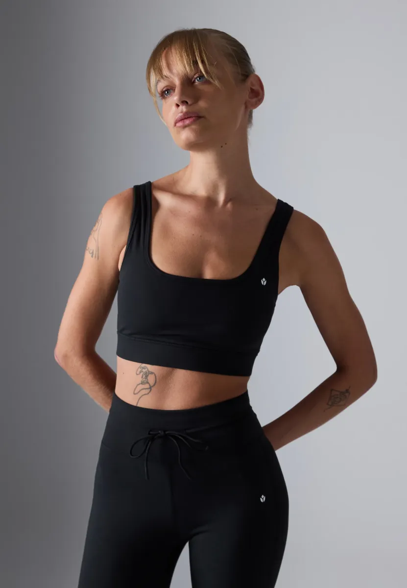 MEDIUM SUPPORT SQUARE NECK SPORTS BRA - Sport-BH mit mittlerer Stützkraft - black