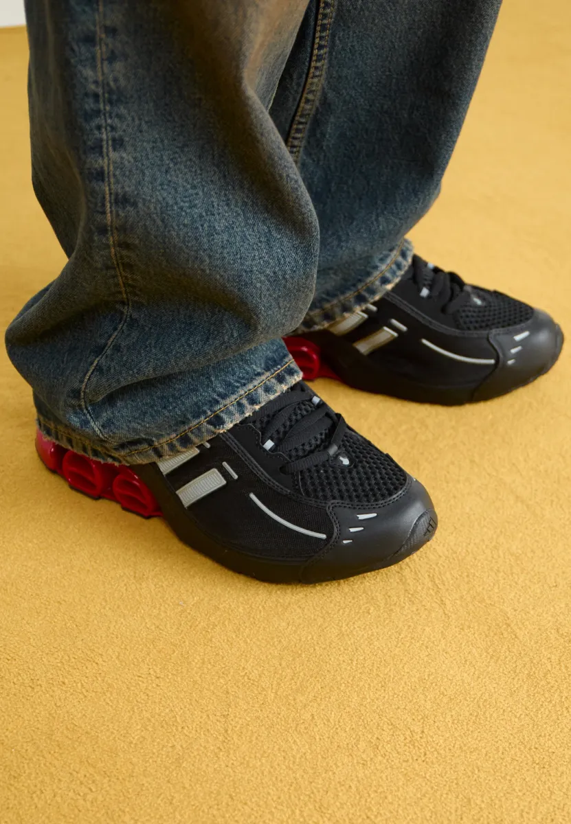 MEGARIDE UNISEX - Sneaker low - core black/better scarlet/carbon