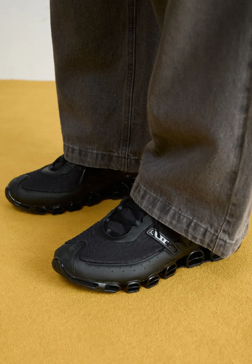 MEGARIDE UNISEX - Sneaker low - core black/carbon