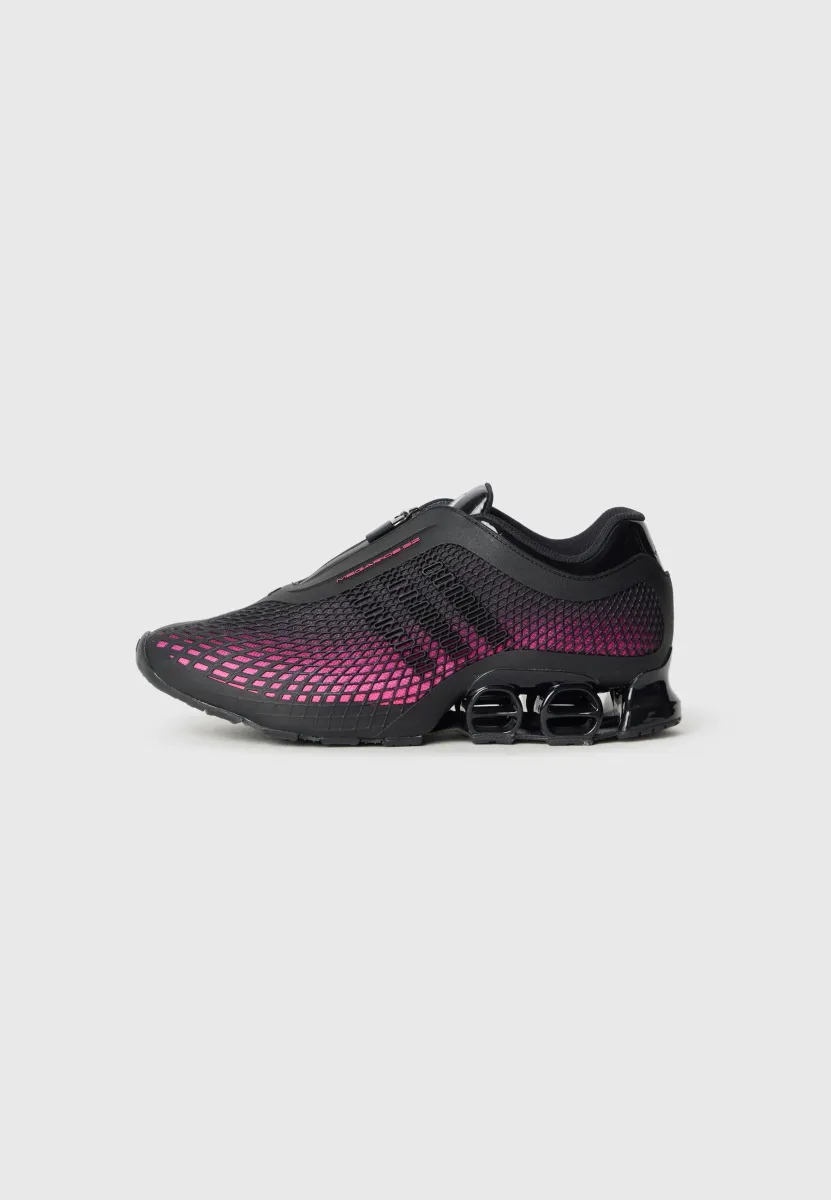 MEGARIDE UNISEX - Sneaker low - core black/shock pink