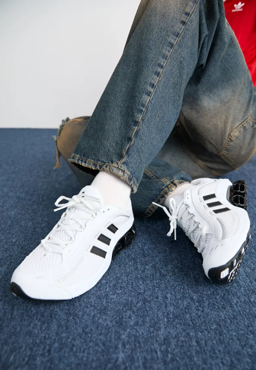 MEGARIDE UNISEX - Sneaker low - footwear white/core black/silver metallic