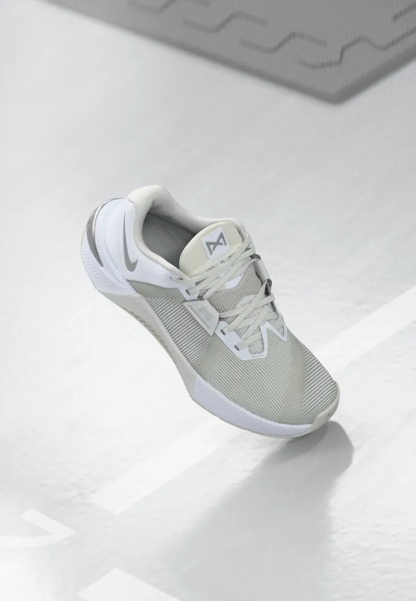 METCON 10 - Trainingsschuh - white/metallic silver-coloured/platinum-coloured tint