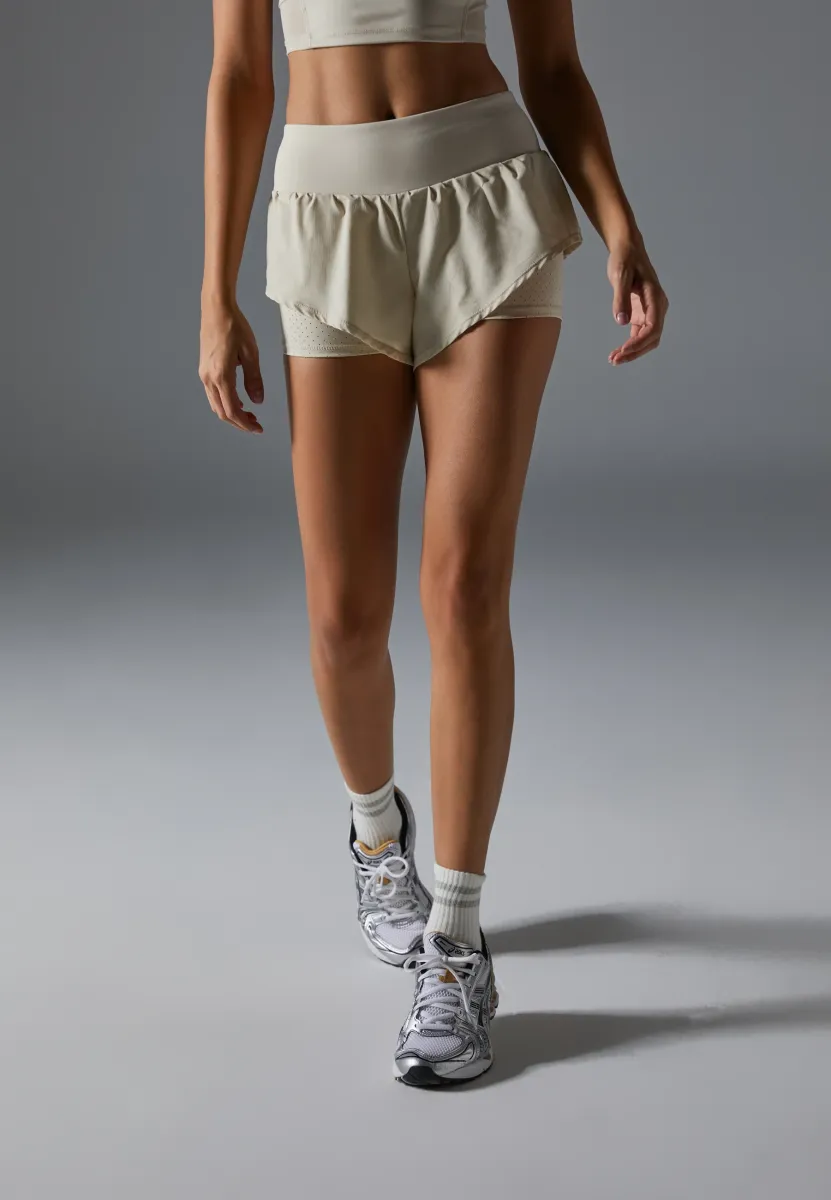 MID RISE RUNNING SHORTS WITH DOUBLE LAYER - Kurze Sporthose - off-white