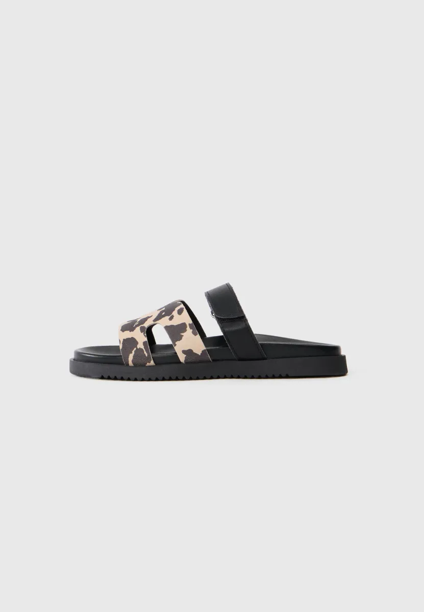 MISSILE - Pantolette flach - beige/black