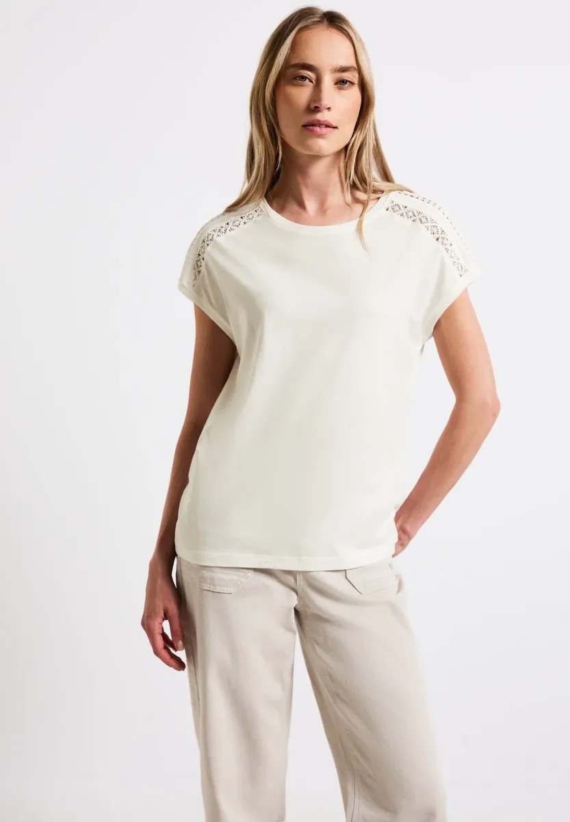 MIT HÄKELDETAILS - T-Shirt print - weiß