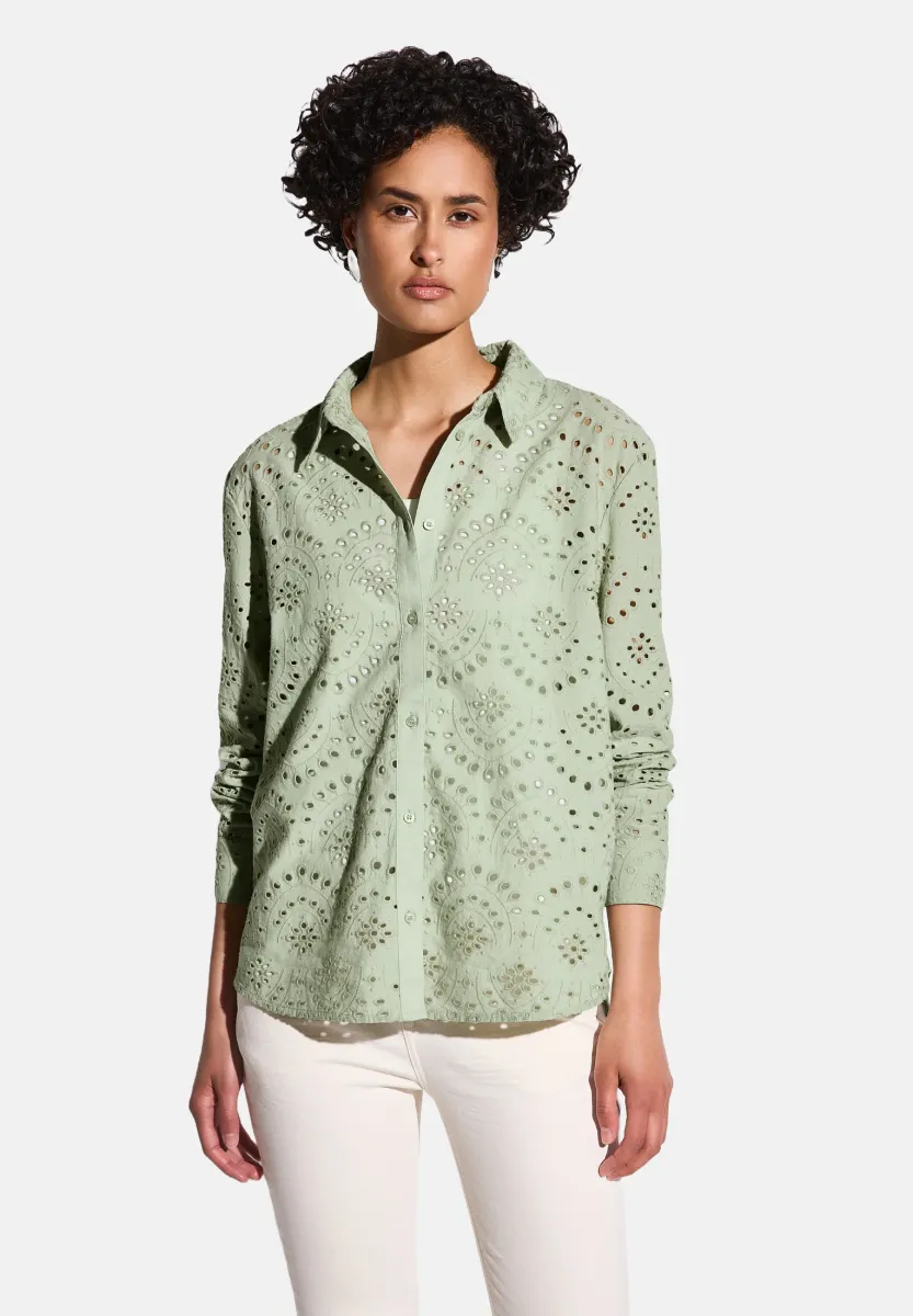 MIT LOCHSTICKEREI - Hemdbluse - grün