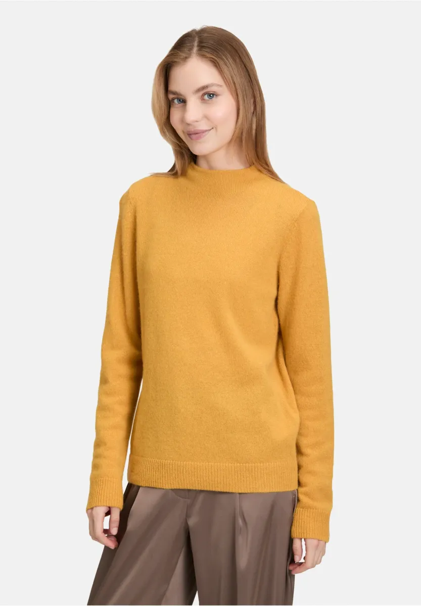 MIT STEHKRAGEN - Strickpullover - gold