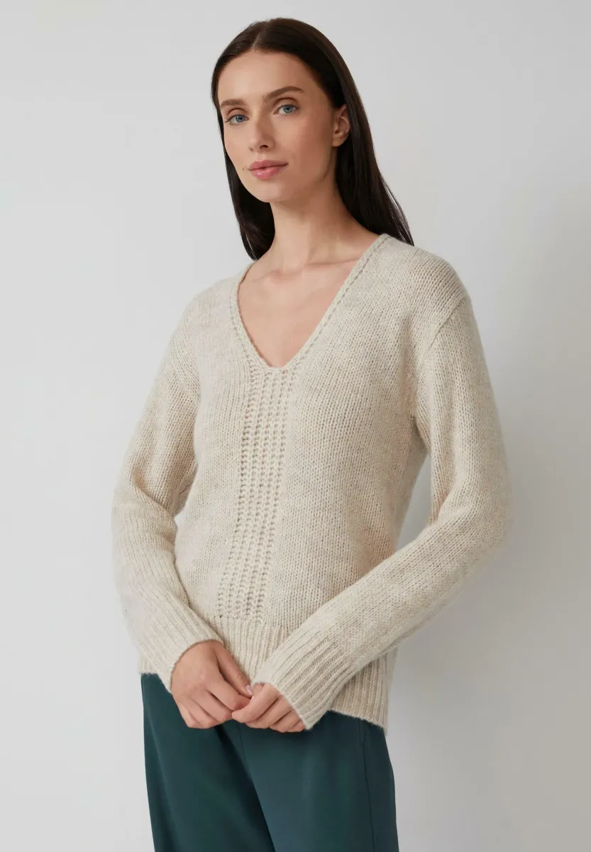 MIT V-AUSSCHNITT - Strickpullover - beige