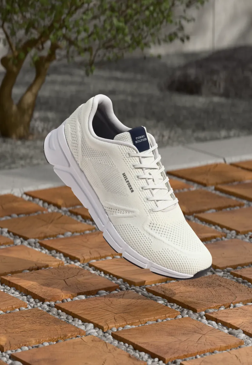 MODERN COMFORT RUN - Sneaker low - white