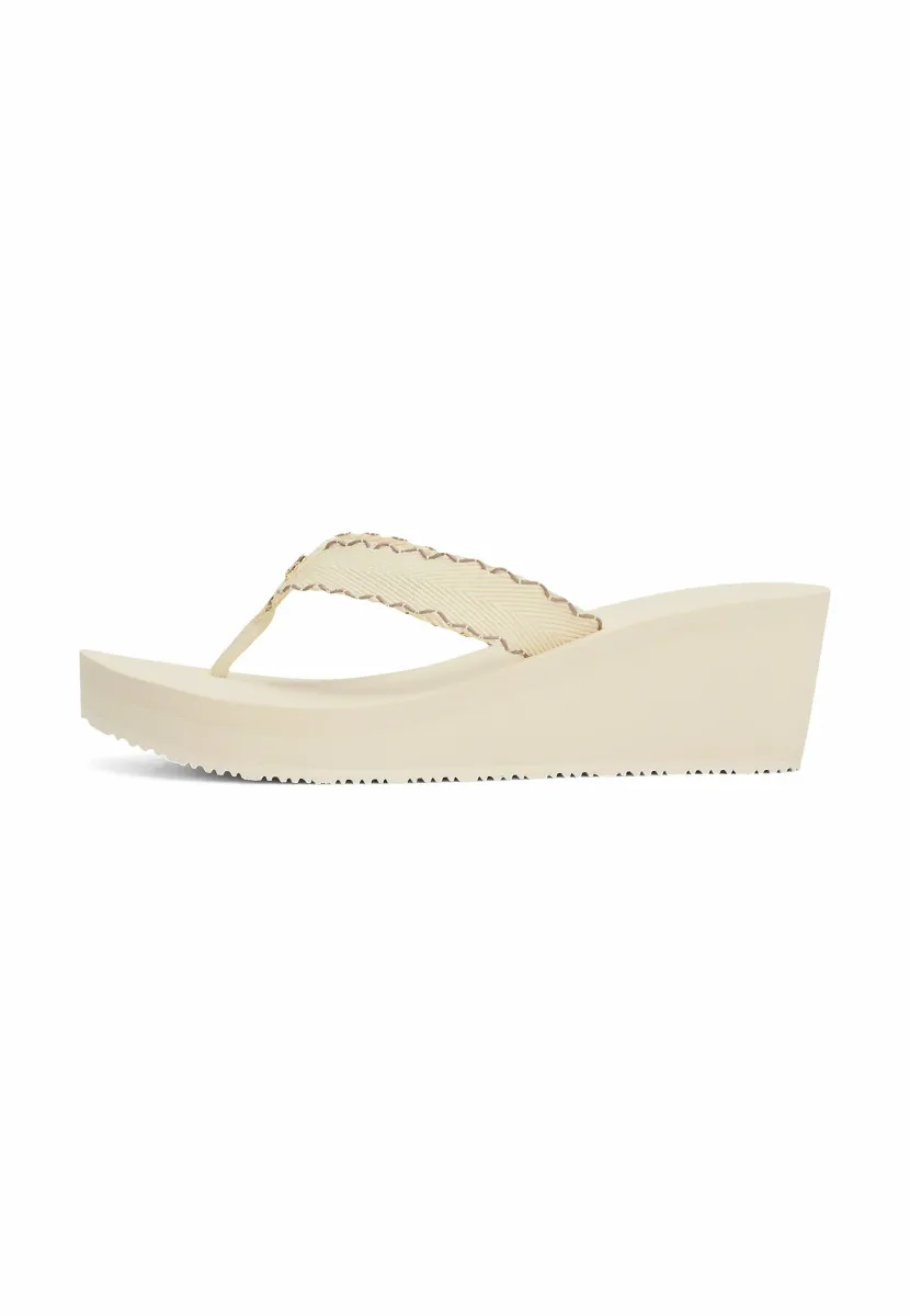 MONOGRAM WEDGE FLIP-FLOPS - Zehentrenner - muslin