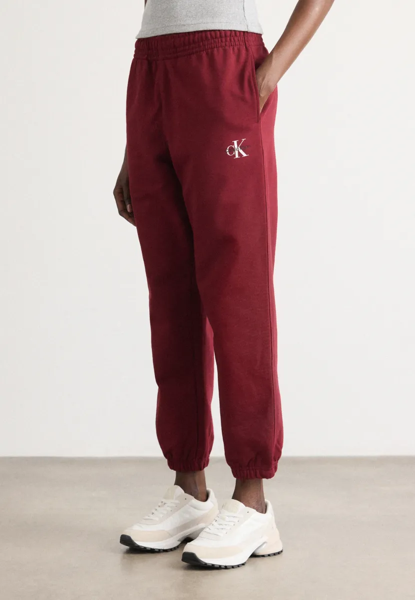 MONOLOGO - Jogginghose - renaissance red