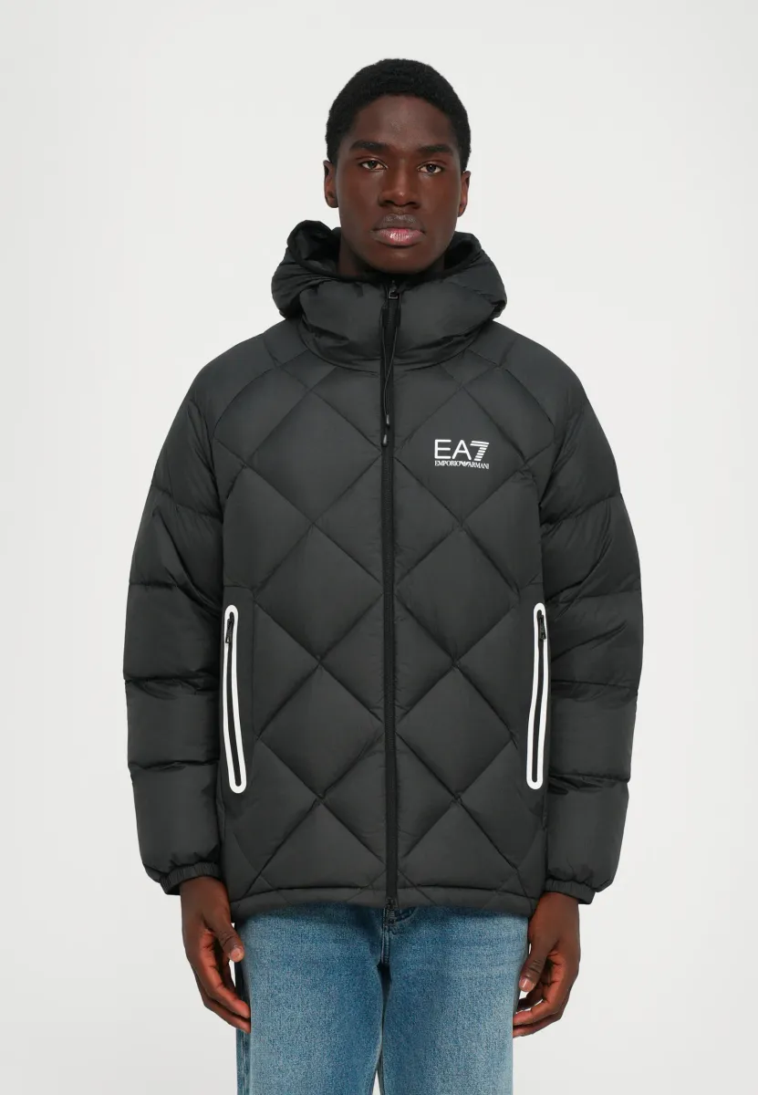 MOUNTAIN QUILTED JACKET - Daunenjacke - black