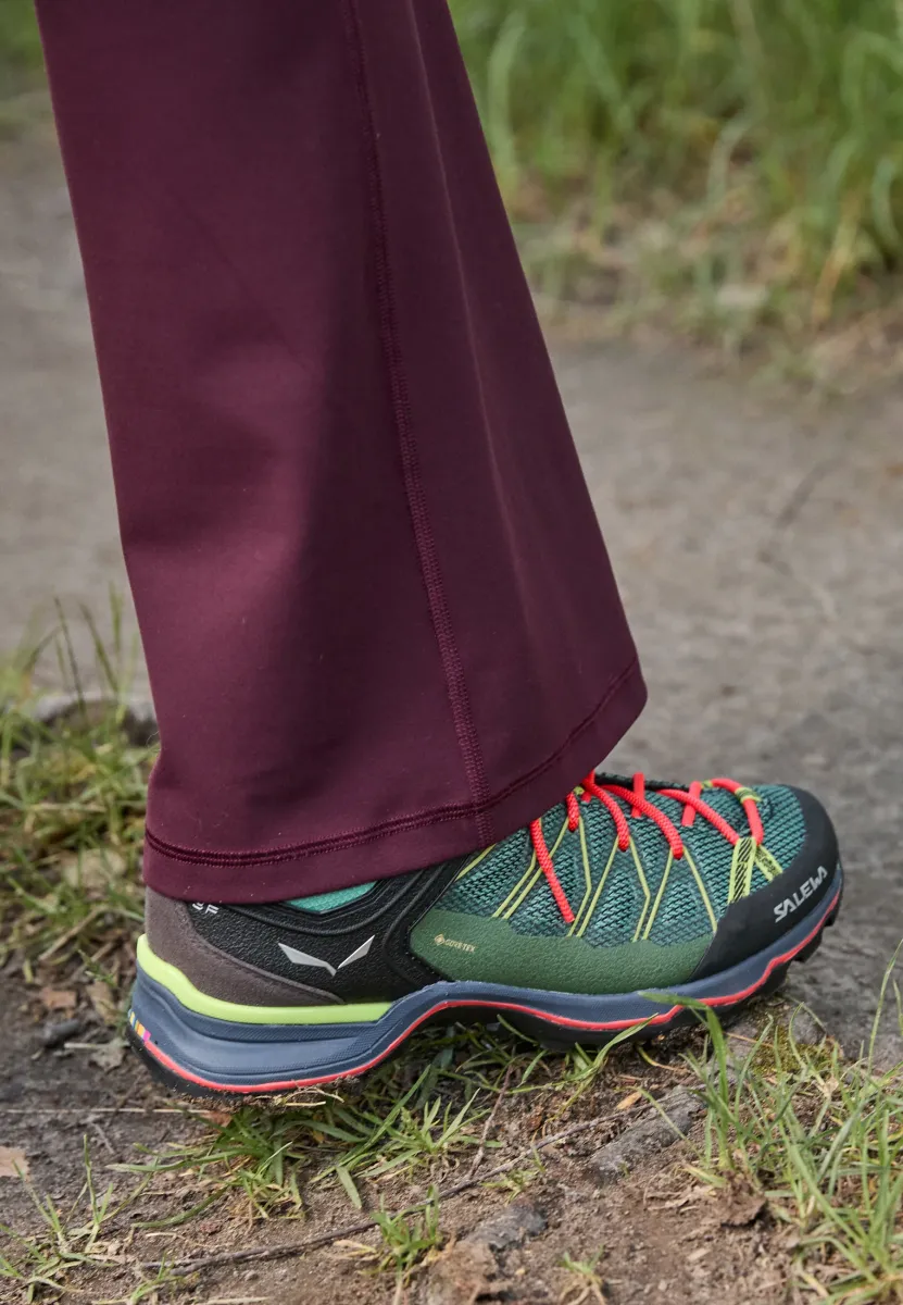 MOUNTAIN TRAINER LITE GORE TEX - Hikingschuh - feld green/fluo coral