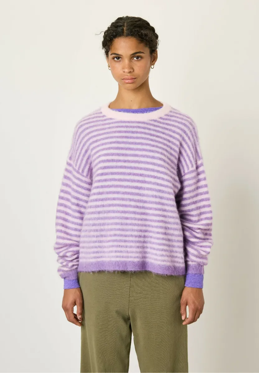 NENYBAY - Strickpullover - violette raye bouton de rose