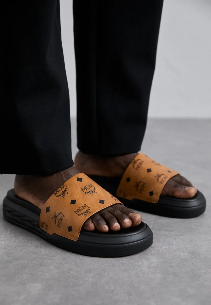 NEW - Pantolette flach - cognac