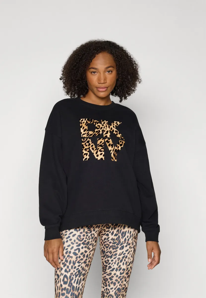 NEW YORK STACKED ANIMAL PRINT LOGO CREW NECK PULLOVER - Sweatshirt - black/whiskey