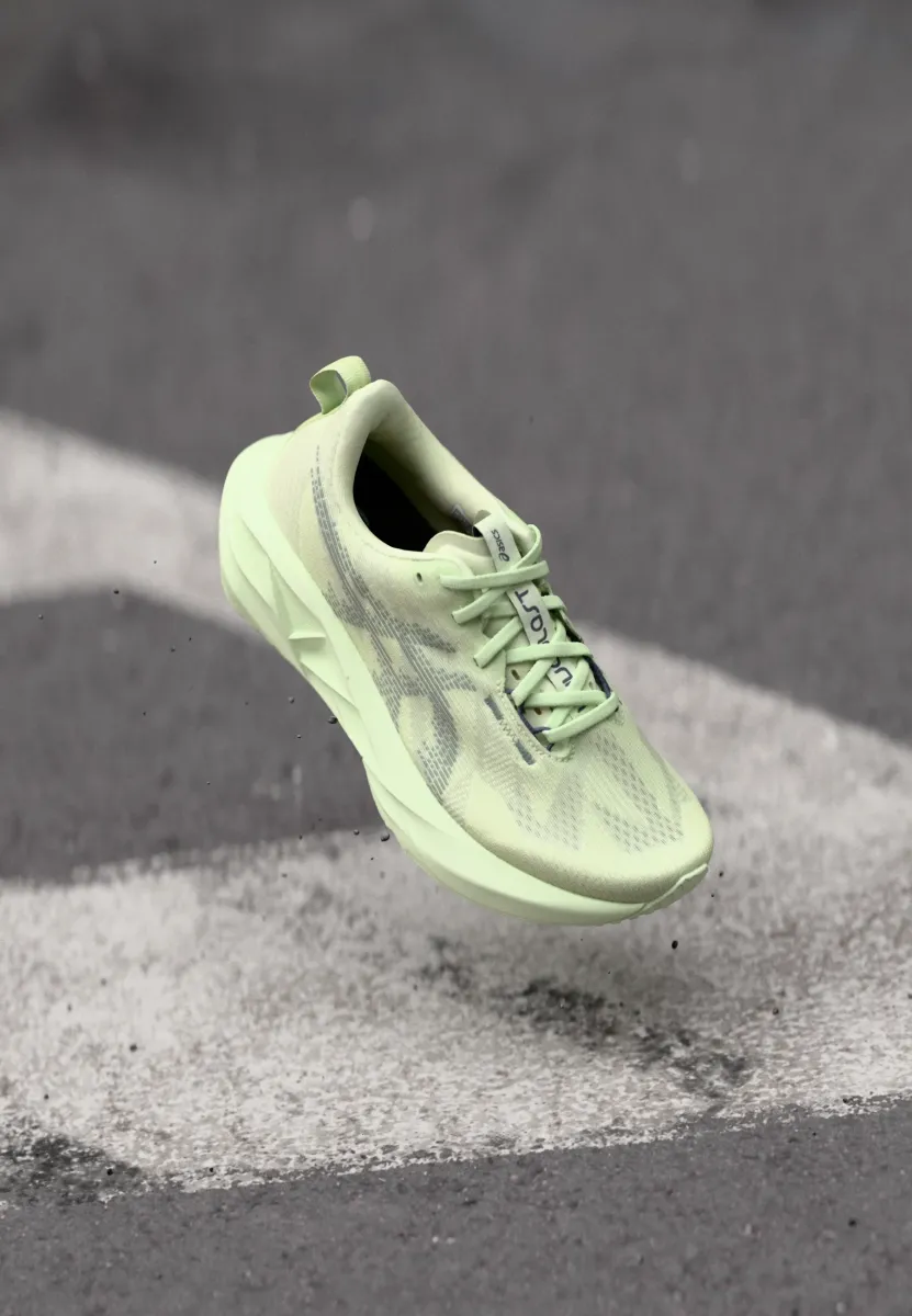 NOVABLAST 5 - Laufschuh Straße - whisper green/monument blue