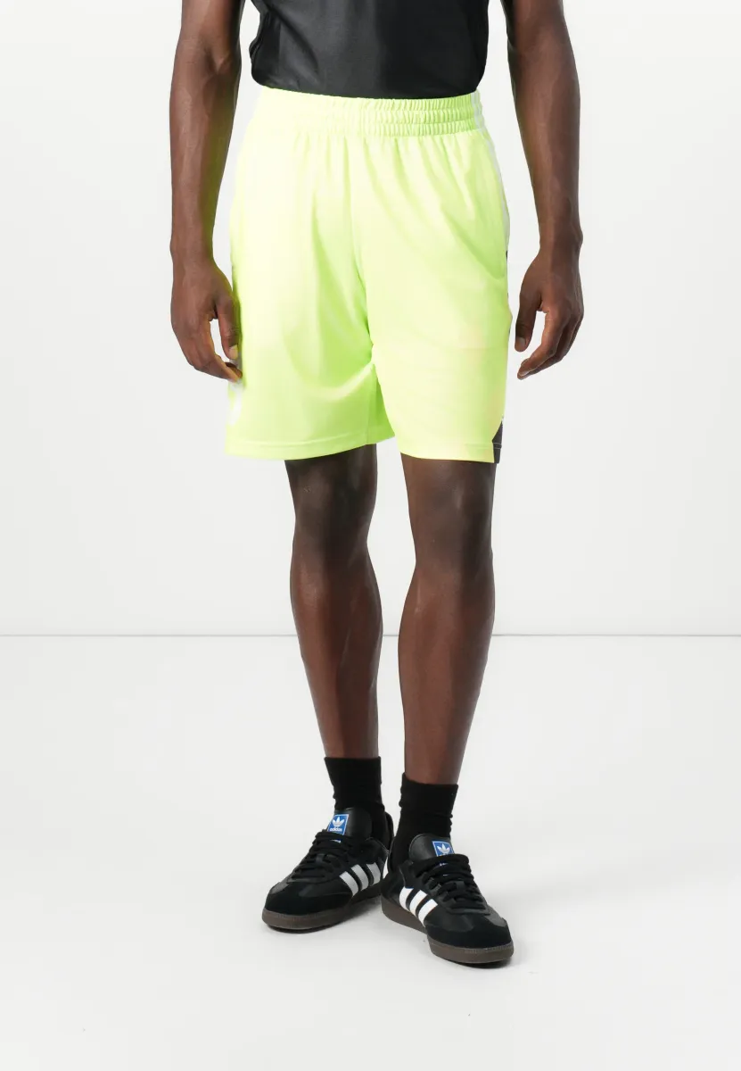 NUWAVE SHORT - Shorts - signal green