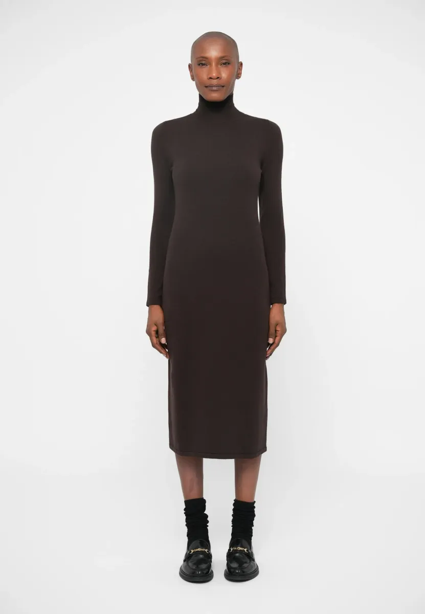 OCROMA - Strickkleid - cioccolato
