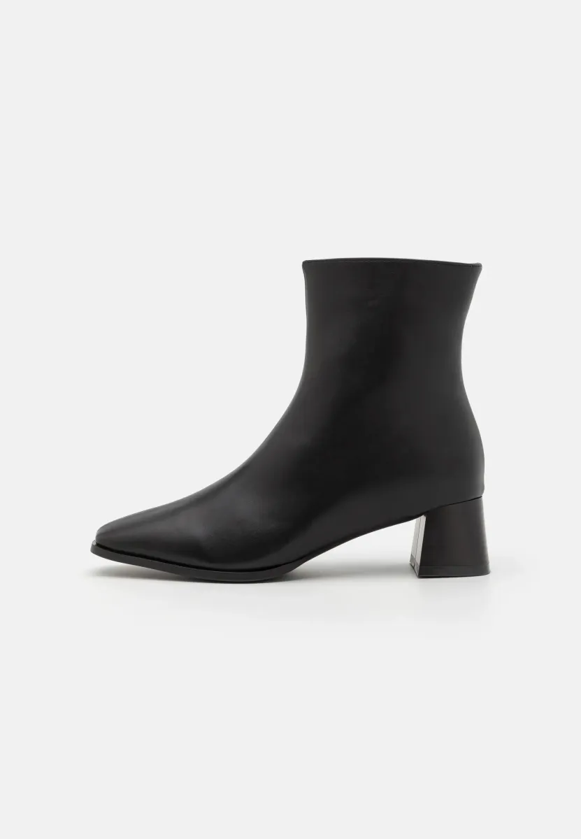 OTTACK - Stiefelette - black