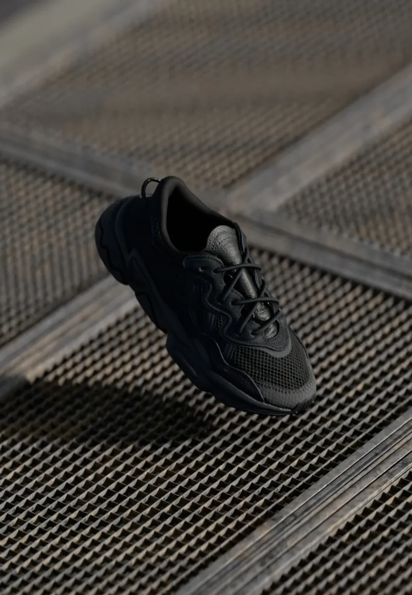OZWEEGO UNISEX - Sneaker low - core black/grey five