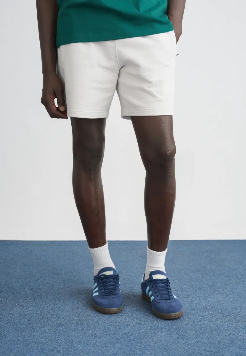 P ESS SHO - Shorts - chalk pearl