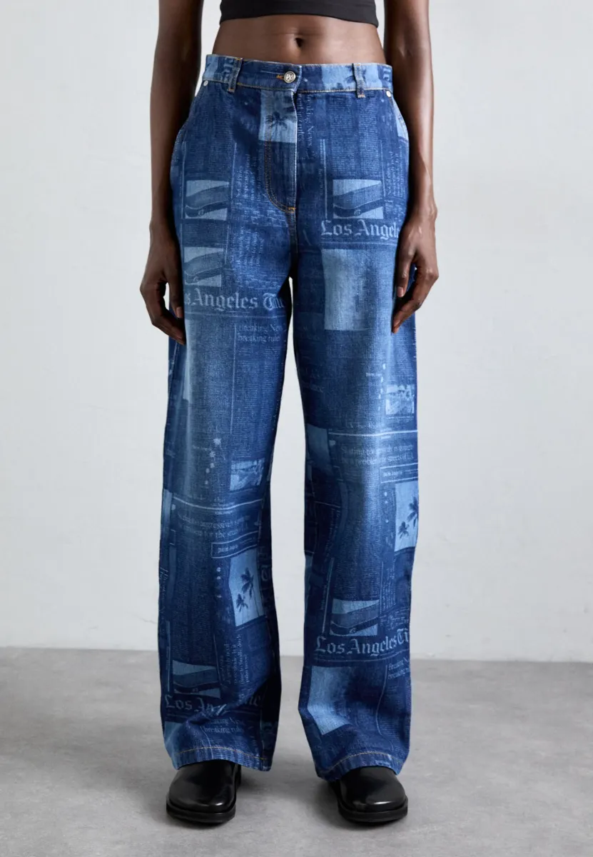 PAXLATIMES NEWS BAGGY  - Wide Leg - medium blue