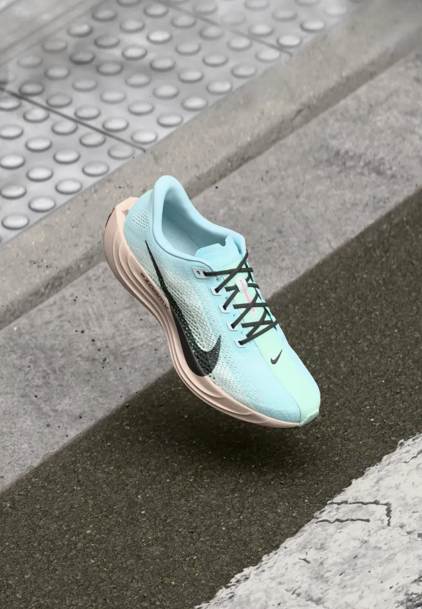 PEGASUS PLUS - Laufschuh Straße - glacier blue/blac/mint foam/green shock/hyper pink/silt red