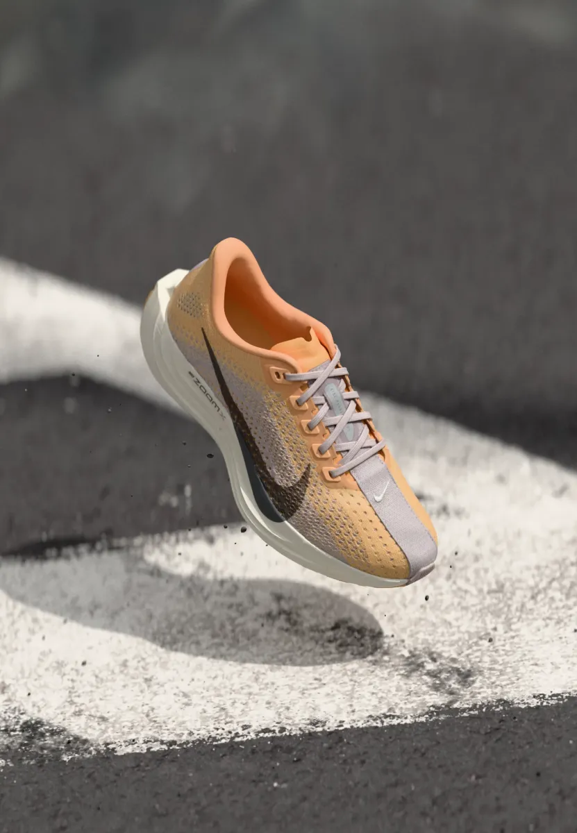 PEGASUS PLUS - Laufschuh Straße - orange chalk/cave stone/platinum violet/sail