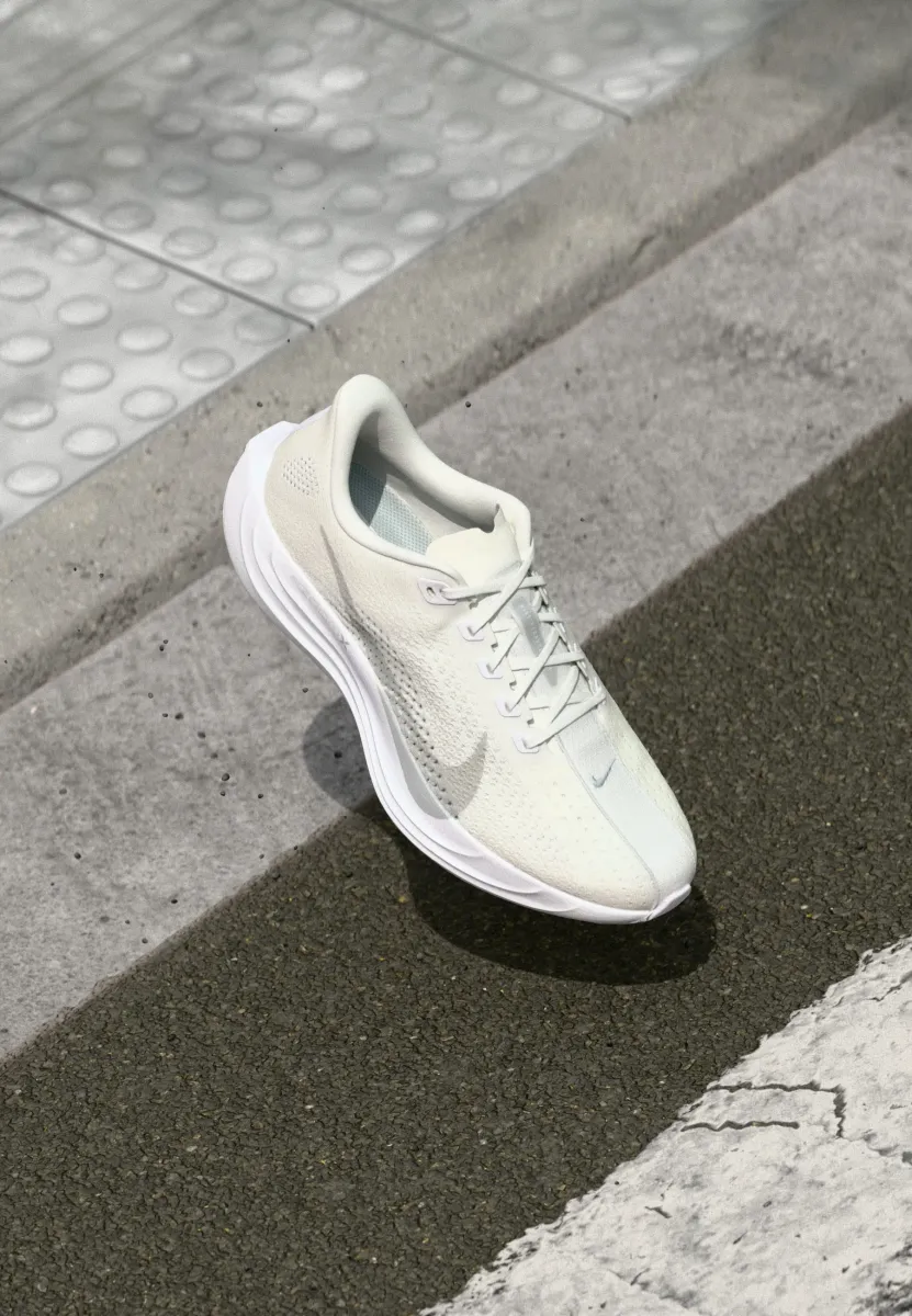 PEGASUS PLUS - Laufschuh Straße - white/pure platinum/wolf grey