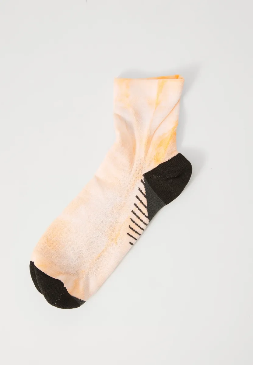 PERFORMANCE RUN QUARTER UNISEX - Sportsocken - brilliant white/orange glow