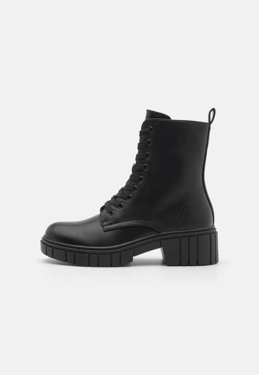 Plateaustiefelette - black