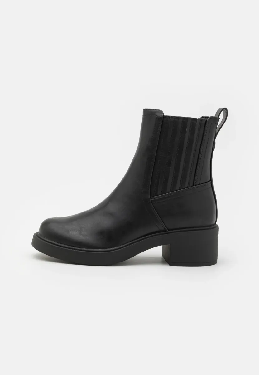 Plateaustiefelette - black