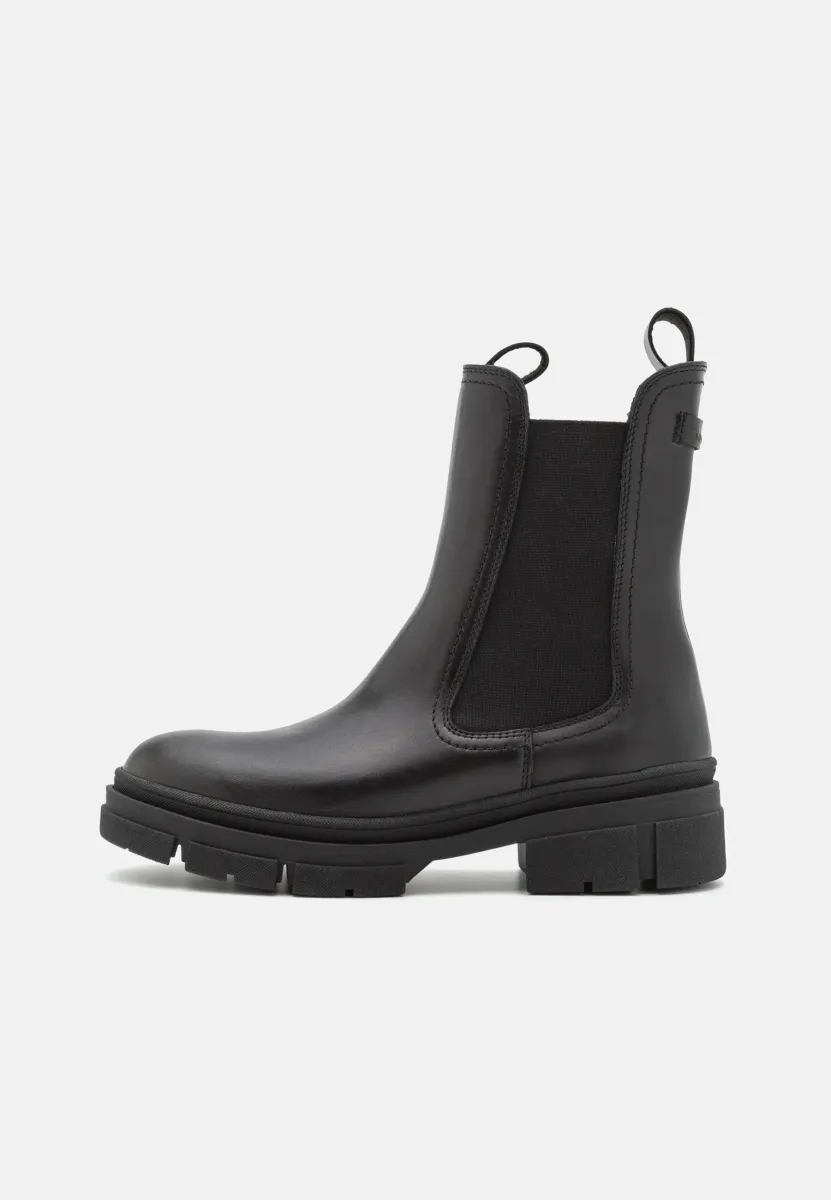 Plateaustiefelette - black