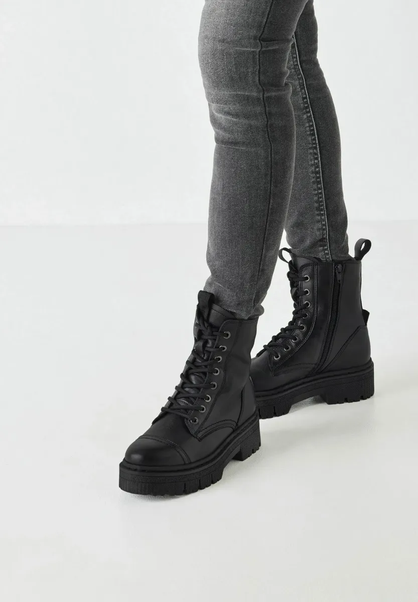 Plateaustiefelette - black