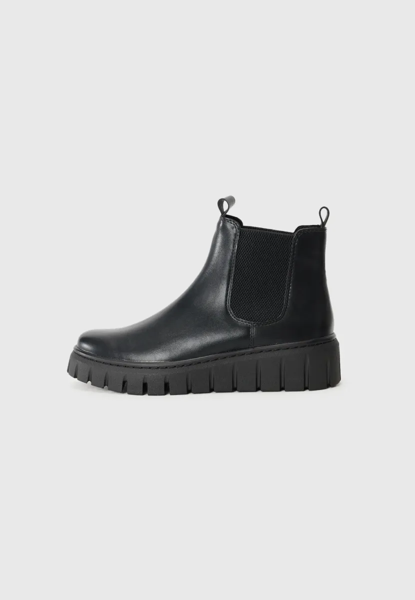 Plateaustiefelette - black