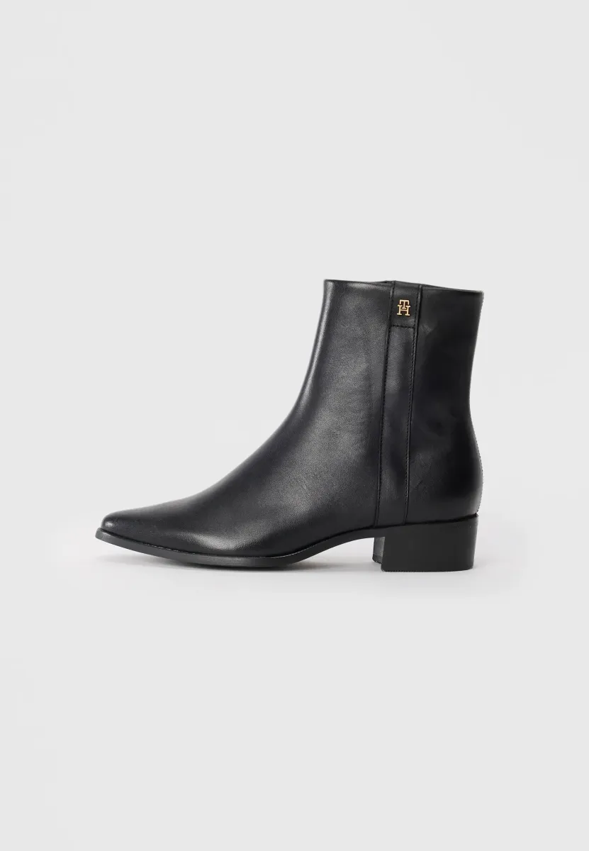 POINTY - Stiefelette - black