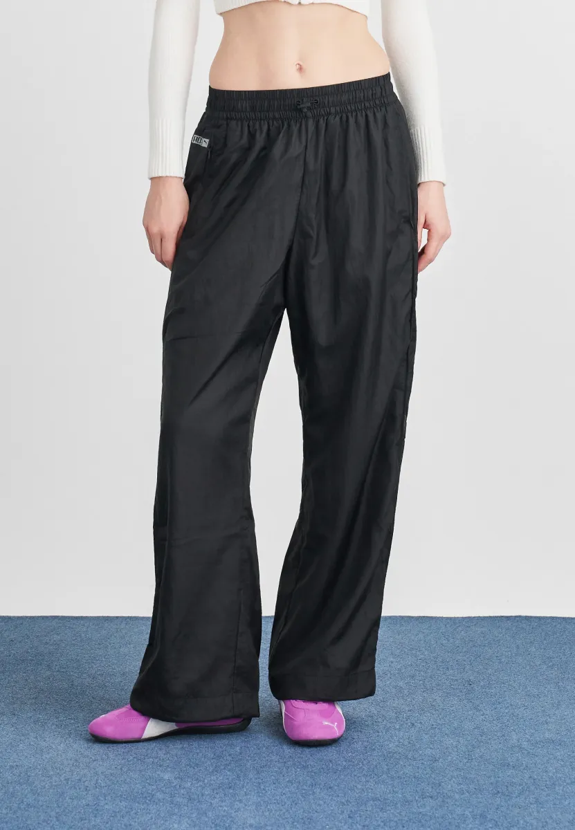 PUMA X ROSÉ RELAXED TRACK PANTS - Jogginghose - black